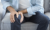 Bolest v kolenou může být příznakem artrózy kolene