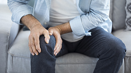 Bolest v kolenou může být příznakem artrózy kolene