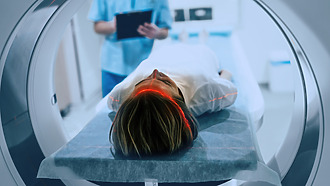 Pacienti s ischiasem někdy musí absolvovat magnetickou rezonanci