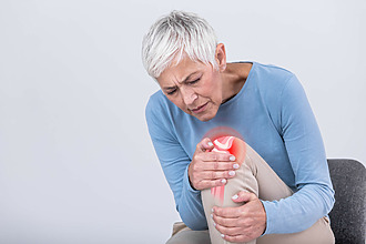 Příznaky revmatoidní artritidy – bolest a omezená hybnost kloubů