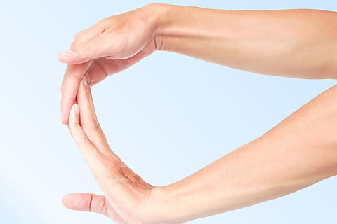 Vhodné cviky při zánětu kloubů ruky doporučí fyzioterapeut